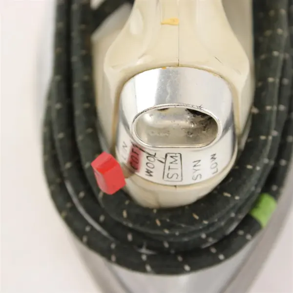 Wards Signature Steam Iron - Works, Adjustable Steam, Used