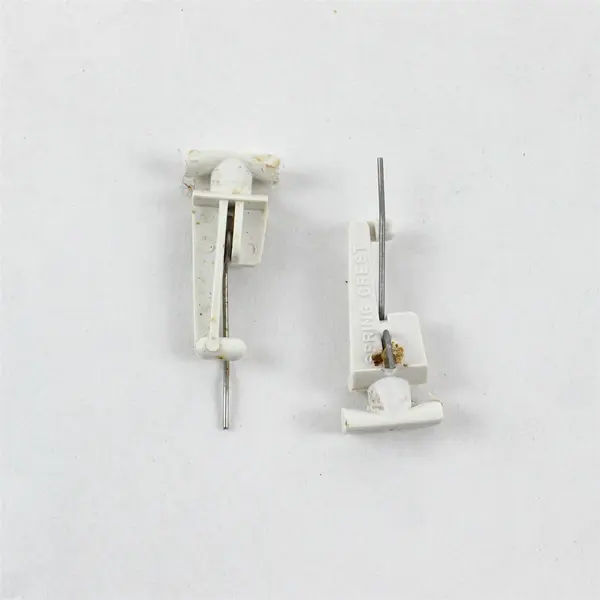 2pc Spring Crest Looper Spreaders Sewing Machine Parts Singer Consew 550547