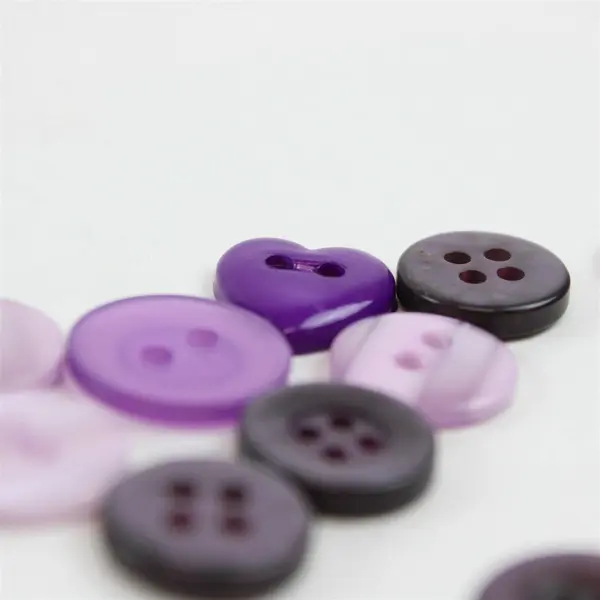 Lot of Purple Assorted Buttons Sewing Craft DIY Repairs Pre-Owned