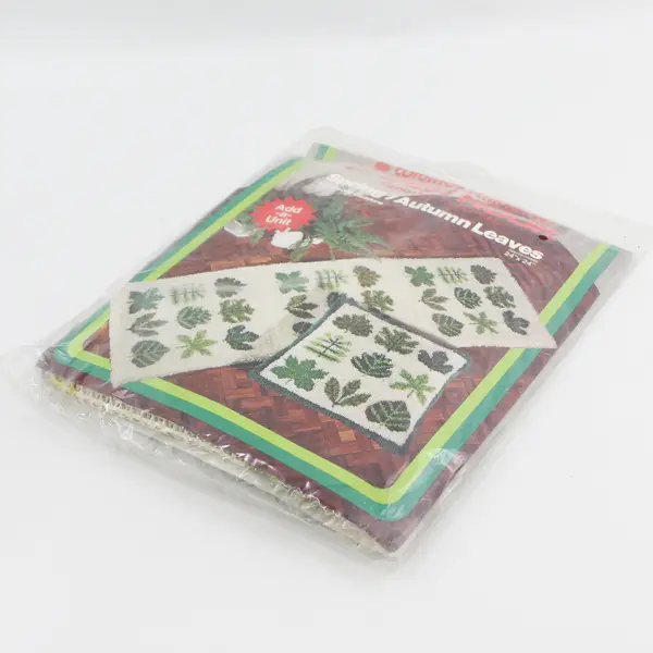 Vintage NOS Columbia-Minerva Spring / Autumn Leaves Latch Hook Kit 24 x 24