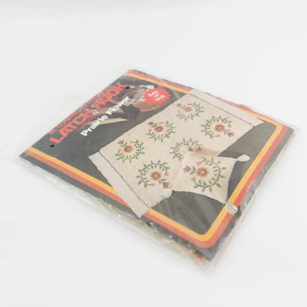Columbia-Minerva Prairie Flower Add-a-Unit Latch Hook Kit 15" x 15"