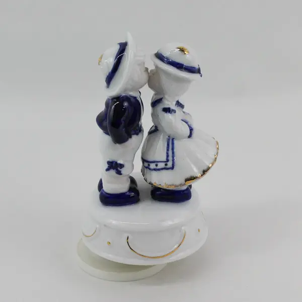 Austria Souvenir Blue And White Kissing Couple Music Box Works