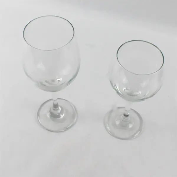 Lot Of 2 Unbranded Matching Hand Blown Clear Glass Wine Glasses 8" & 9" Tall
