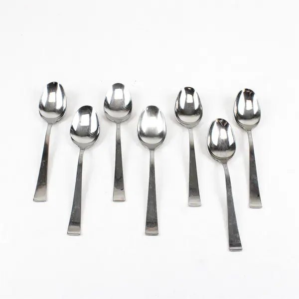 Seven 18/8 Stainless Place/Oval spoons from Retroneu in the Pattern Maxima