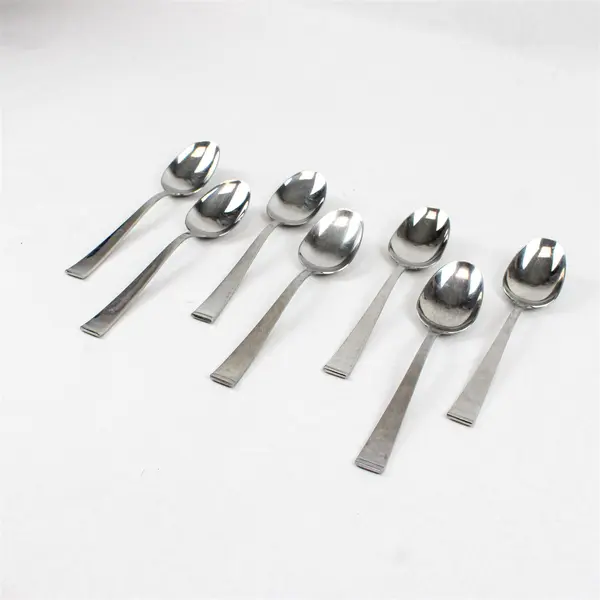 Seven 18/8 Stainless Place/Oval spoons from Retroneu in the Pattern Maxima