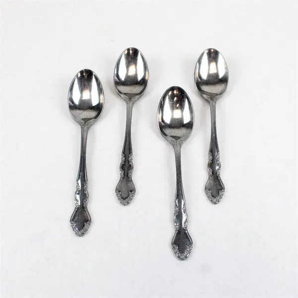 Lot of 4 Retroneu Place/Oval Spoons Jenna Pattern