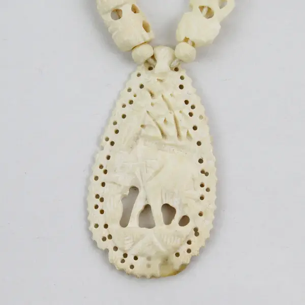 Vintage Hand Carved Elephant Synthetic Beaded Choker Necklace 16in