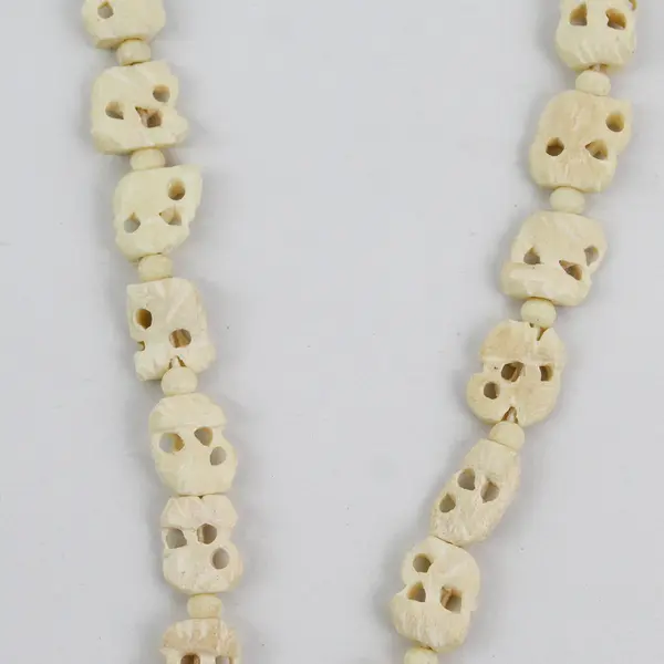 Vintage Hand Carved Elephant Synthetic Beaded Choker Necklace 16in