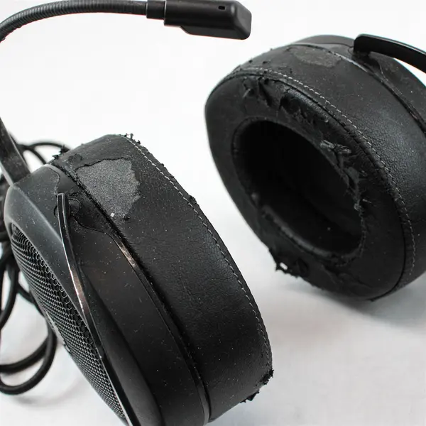 Corsair HS60 Pro Surround Wired Gaming Headset w/ Mic CA-9011213, Flawed