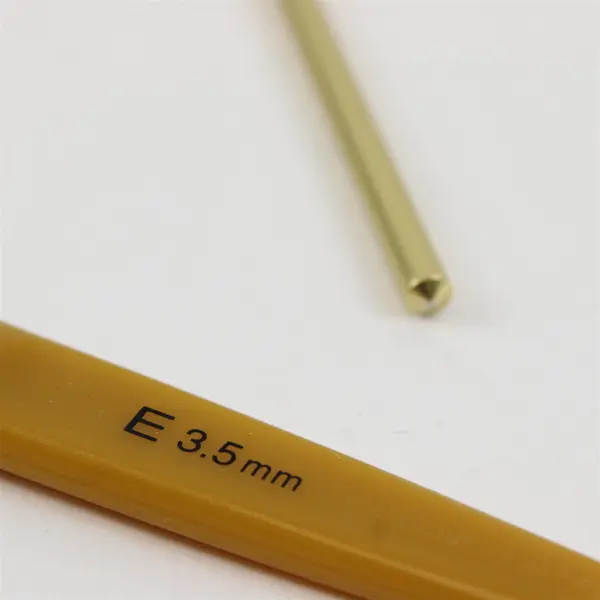 Lot of 2 Crochet Hooks Boye Aluminum 6/6 4.25mm Clover Plastic E 3.5mm