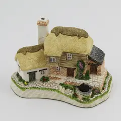 1992 David Winter Birthstone Wishing Well Cottage Figurine No Birthstone