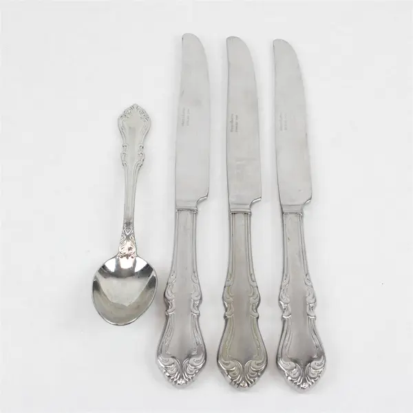 Lot of 4 Reed & Barton Schubert Stainless Flatware Dinner Knives Spoon