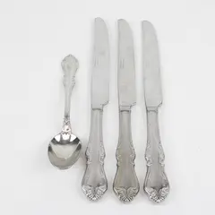 Lot of 4 Reed & Barton Schubert Stainless Flatware Dinner Knives Spoon