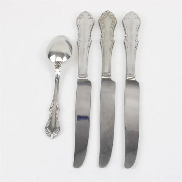 Lot of 4 Reed & Barton Schubert Stainless Flatware Dinner Knives Spoon