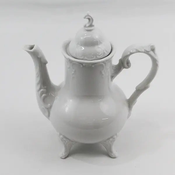 Vintage White Ceramic 4 footed Teapot And Lid Made In Japan