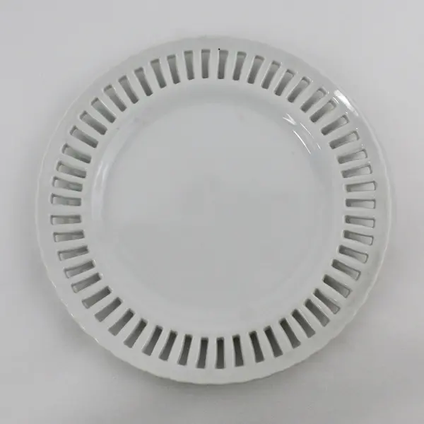 White Porcelain Reticulated Rim Dinner Plate 9.5in Unmarked