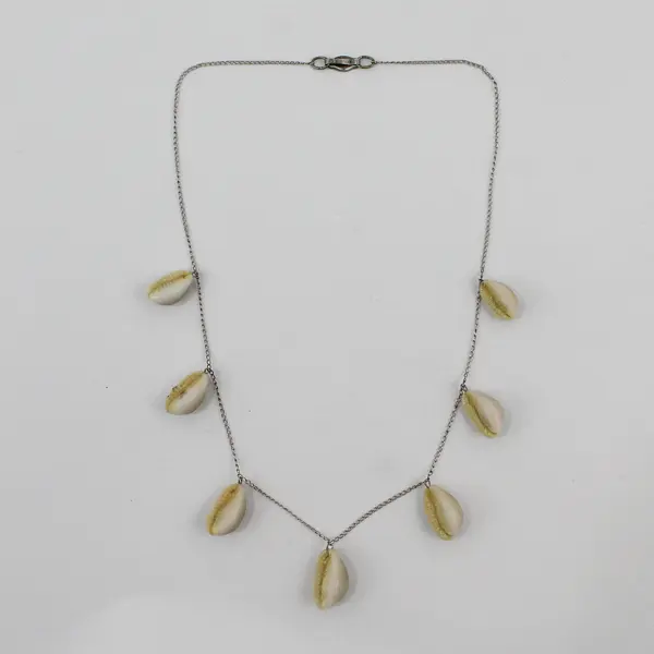 Pre-Owned Cowrie Shell Necklace Natural Seashell Charm Pendant