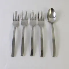 Lot of 5 Reed & Barton 18/10 Stainless Flatware Forks Spoon Unknown Pattern