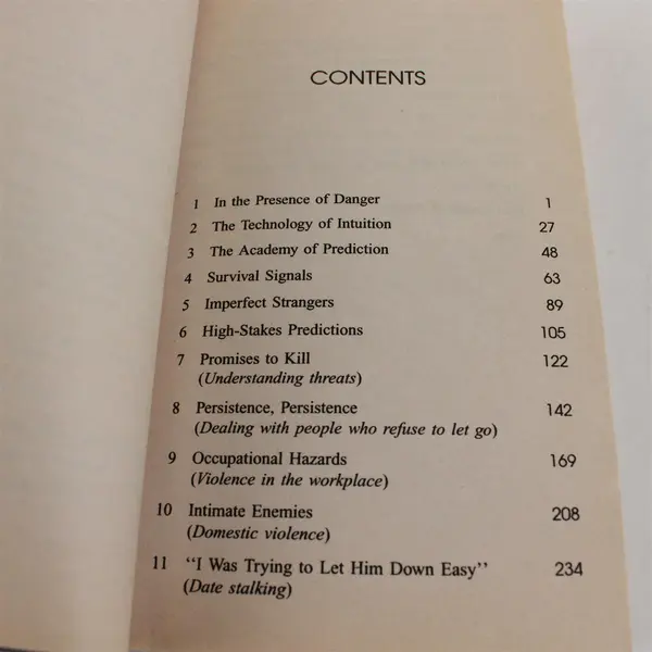 Vintage The Gift of Fear Survival Signals Gavin De Becker 1998 PB W/New Chapter