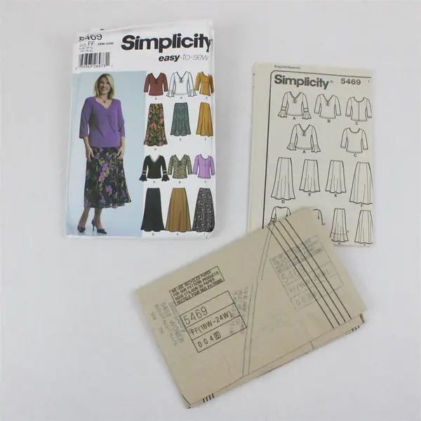 Simplicity 5469 Womens Tops Skirts Pattern FF 18W-24W Cut