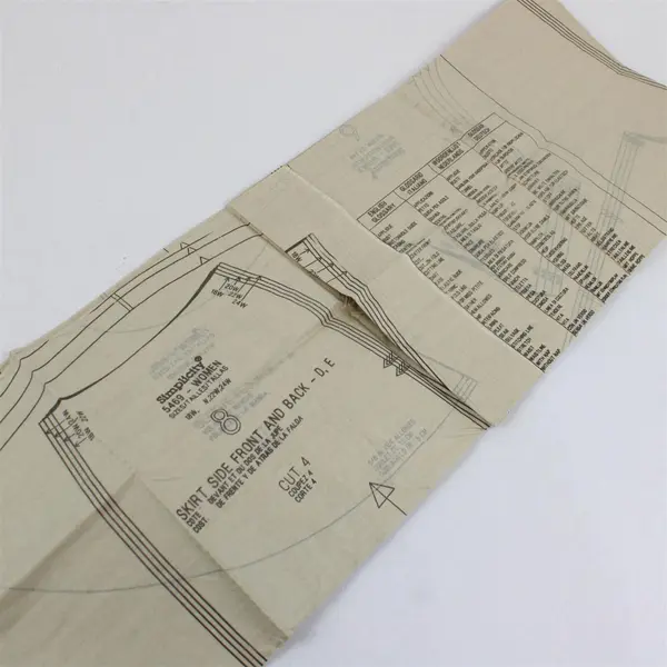 Simplicity 5469 Womens Tops Skirts Pattern FF 18W-24W Cut
