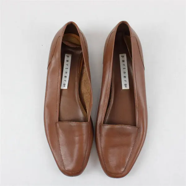 Vintage Partners Brown Leather Square Toe Flats Women's U.S. Size 8
