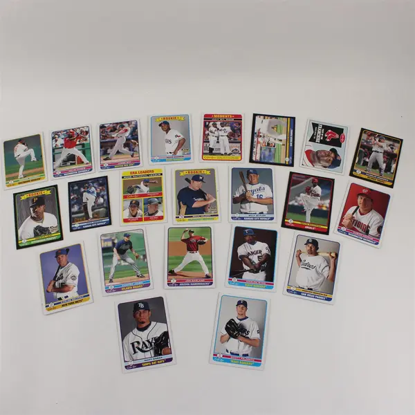 Lot of 22 Upper Deck O-Pee-Chee Baseball Trading Cards 2009