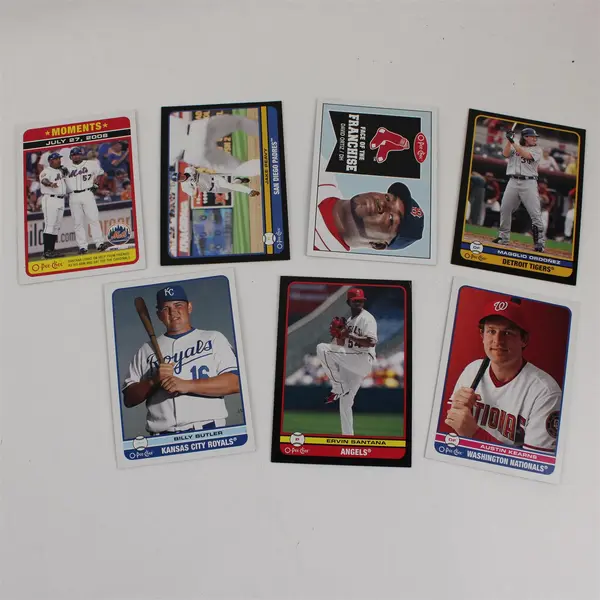 Lot of 22 Upper Deck O-Pee-Chee Baseball Trading Cards 2009