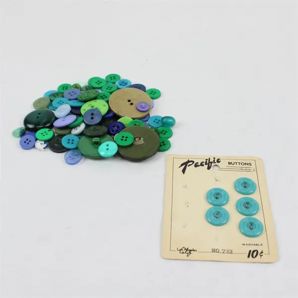 Lot of Assorted Buttons Sewing Craft Mixed Lot