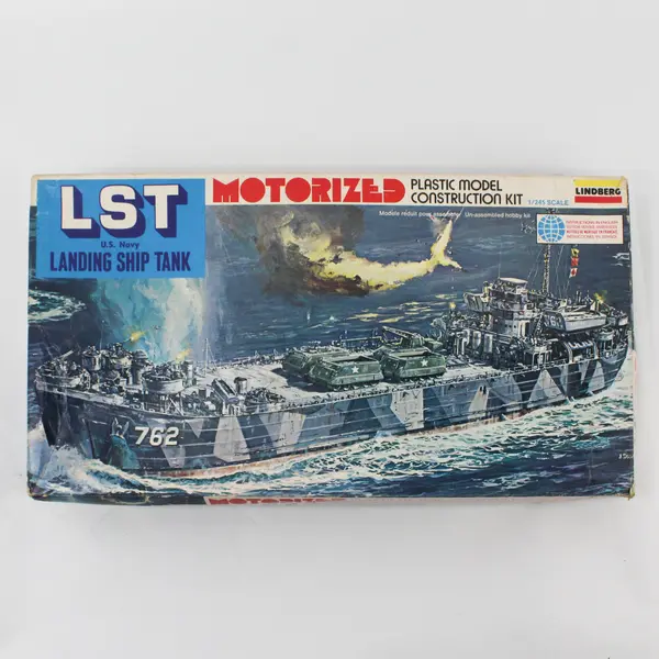 Lindberg 1978 US Navy LST Landing Ship Tank 1/245 Scale Motorized Model 7406M