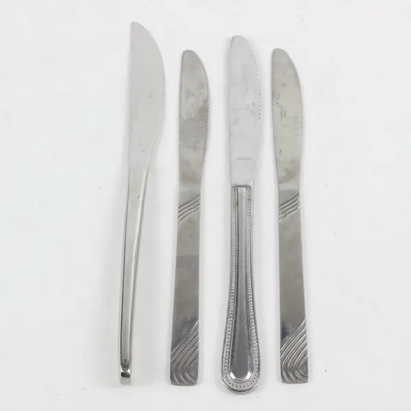Lot of 4 Mismatched Stainless Steel Dining Dinner Knives Flatware