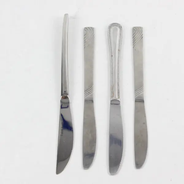 Lot of 4 Mismatched Stainless Steel Dining Dinner Knives Flatware