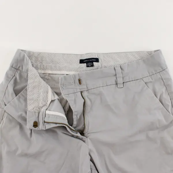 Tommy Hilfiger Shorts Womens Size 8 Gray Flat Front Cotton Chino 