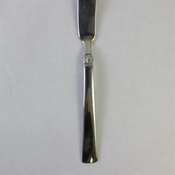 Lot of 4 Reed & Barton Sanderling 18/10 Stainless Butter & Dinner Knives