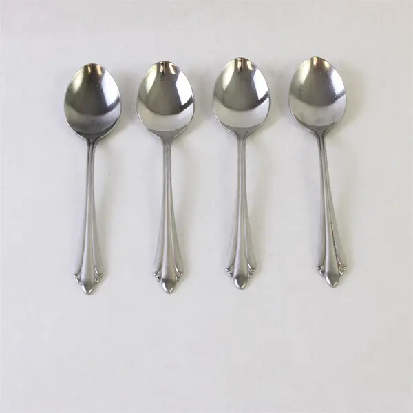 Lot of 4 Reed & Barton Rebacraft Sarajevo Stainless Teaspoons