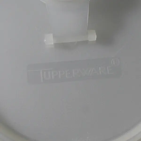 Tupperware #261-10 Juice Container with Pour Spout 48 Oz