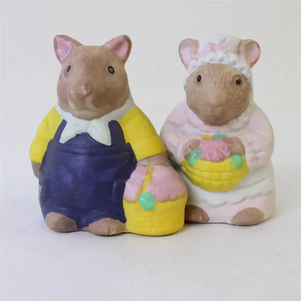 Vintage Ceramic Country Mice Salt & Pepper Shakers Mr & Mrs Mouse Set