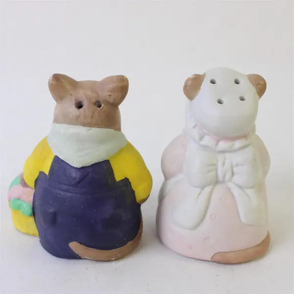 Vintage Ceramic Country Mice Salt & Pepper Shakers Mr & Mrs Mouse Set
