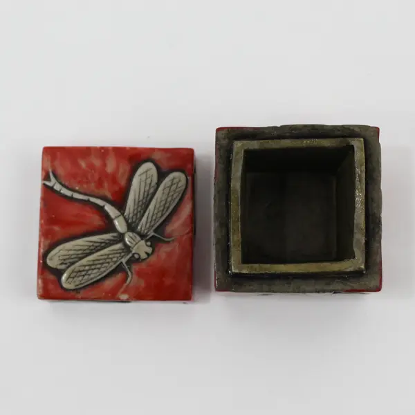 Red Embossed Resin Dragonfly Pattern Trinket Jewelry Box W/ Lid  2”x2”