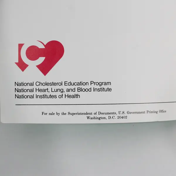 Vintage 1989 Informational Book Eating to Lower Your High Blood Cholesterol NIH
