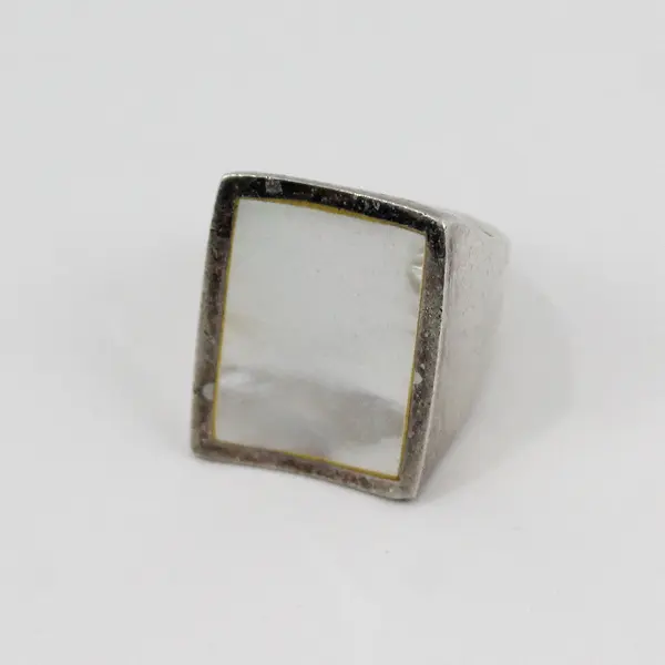 Sterling Silver And Mother Of Pearl Women's Ring Size 5.75