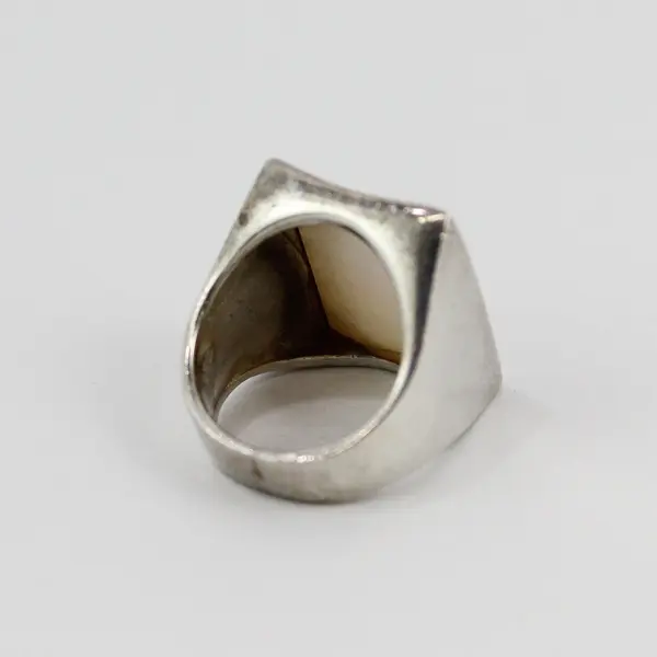 Sterling Silver And Mother Of Pearl Women's Ring Size 5.75
