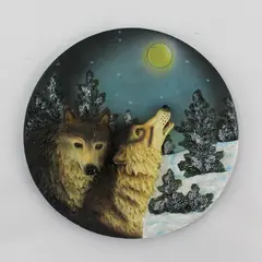 Classic Wildlife Collection Raised Relief Wolf Collectors Plate 7.5"