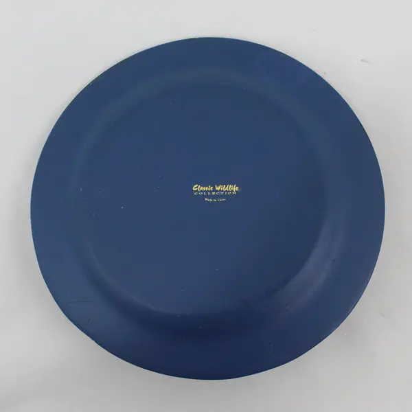 Classic Wildlife Collection Raised Relief Wolf Collectors Plate 7.5"