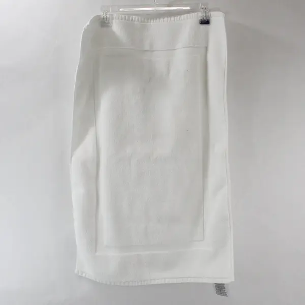 Lot of 2 Pottery Barn Gray Cotton Bath Towel & Amazon Basics White Bath Mat