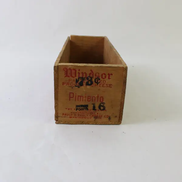 Vintage Windsor Pimento Cheese 2 Pound Wooden Box Pasteurized Wisconsin