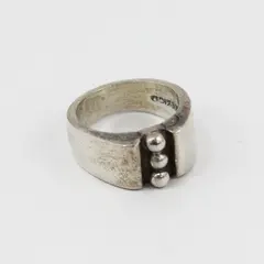 Sterling Silver Women's Ring With 3 Silver Beads In The Center Size 5.75