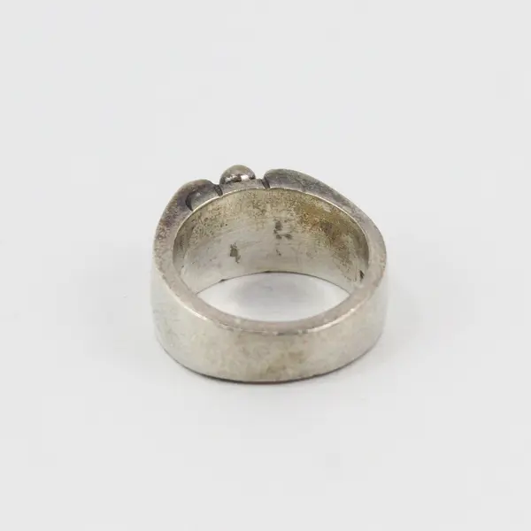 Sterling Silver Women's Ring With 3 Silver Beads In The Center Size 5.75