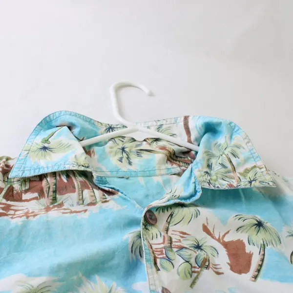Men's Hawaiian Beach Graphic Button-Up Cotton Shirt Estimated Size Large