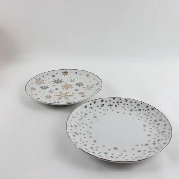 Lot of 4 Better Homes & Gardens Christmas Salad Plates Snowflake Starburst